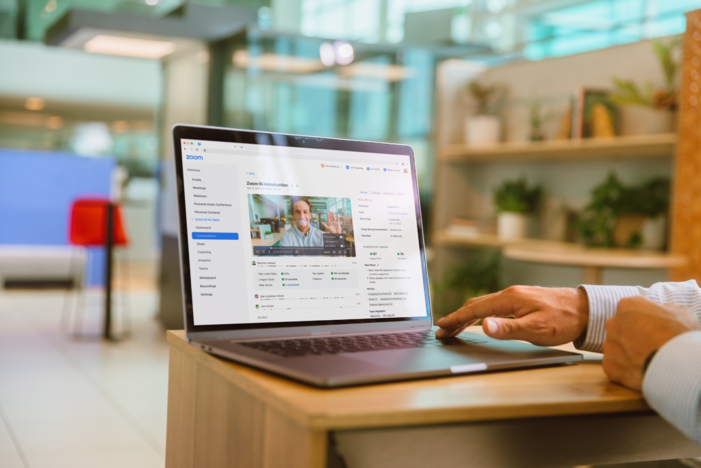 ZIQ_Hybrid-Workforce_Business-1_4000x2667